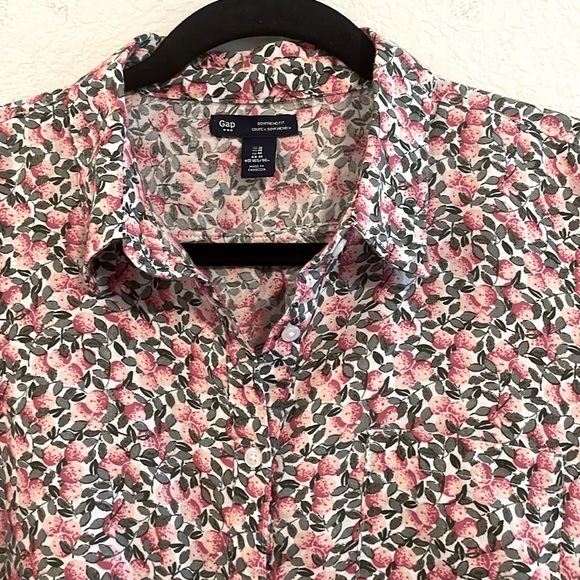 GAP Women’s Boyfriend Button Front Shirt Medium Pink Ditsy Floral 100% Cotton - Picture 3 of 14